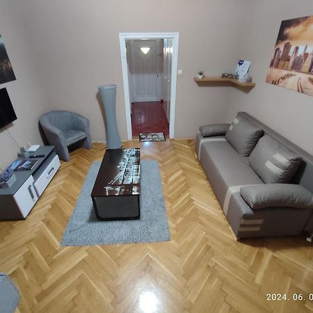 Startpont Apartman เปตช์ ภายนอก รูปภาพ