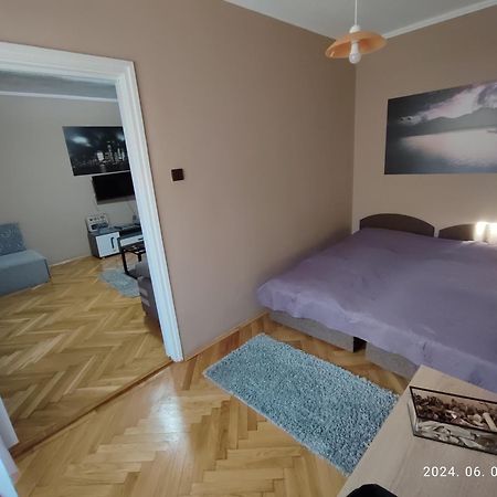 Startpont Apartman เปตช์ ภายนอก รูปภาพ
