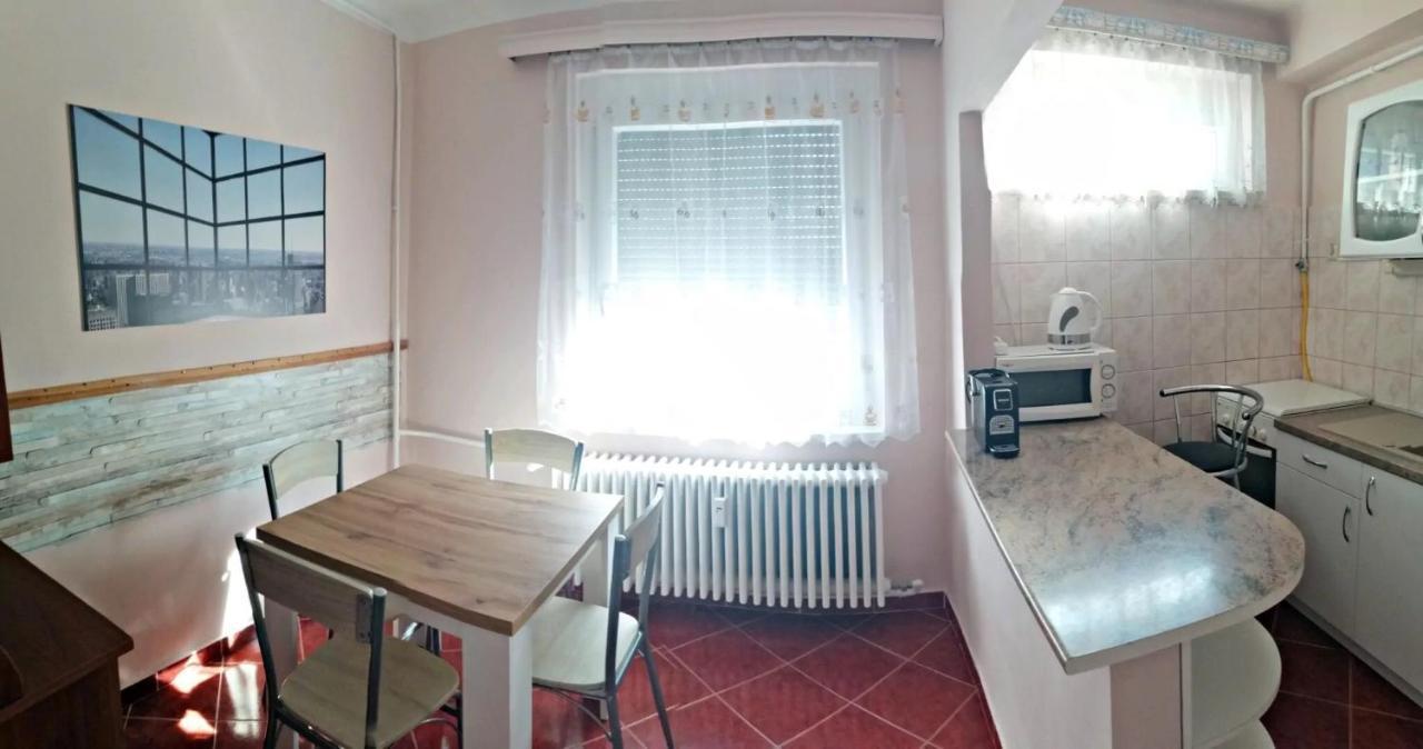 Startpont Apartman เปตช์ ภายนอก รูปภาพ