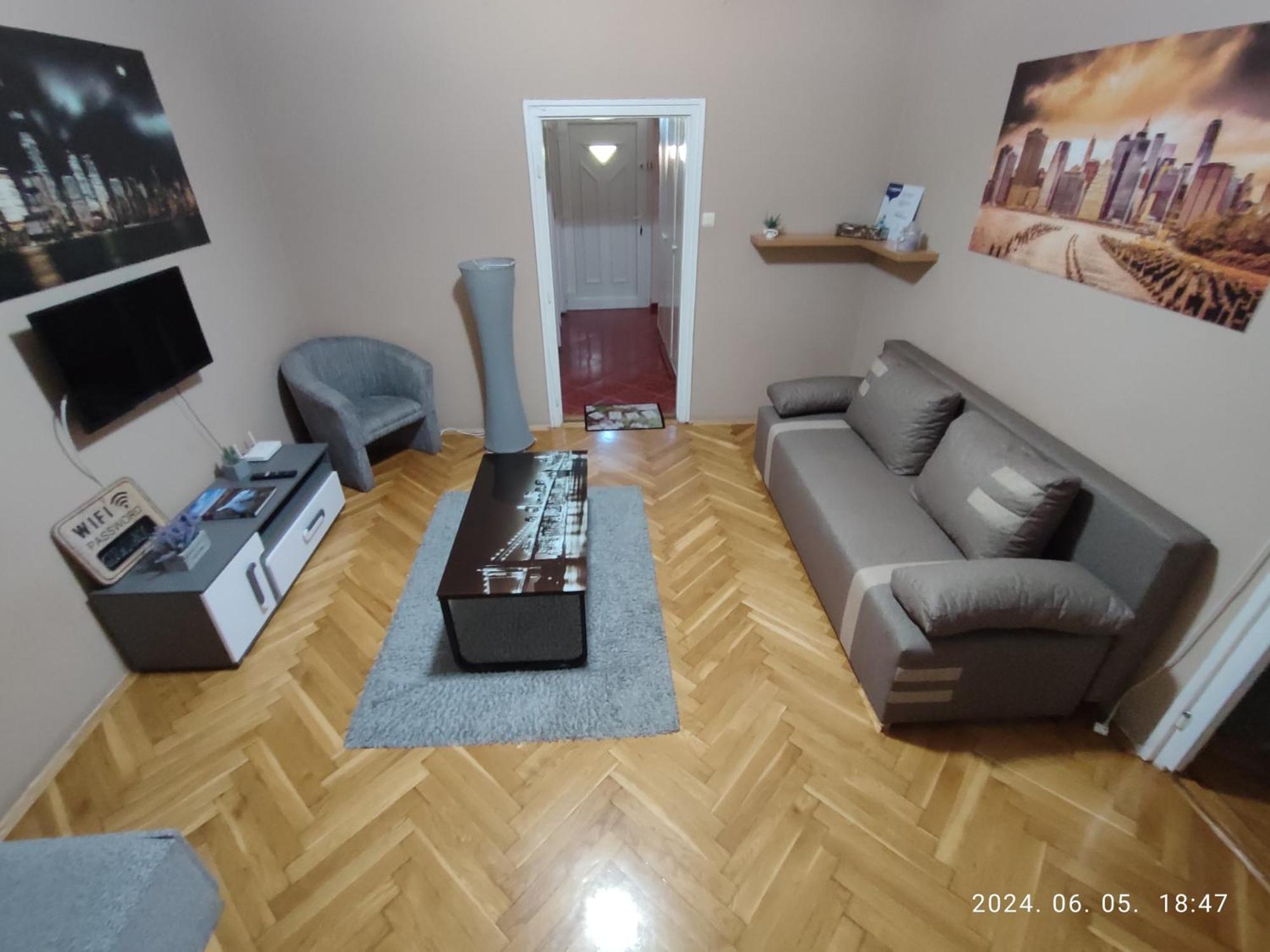 Startpont Apartman เปตช์ ภายนอก รูปภาพ