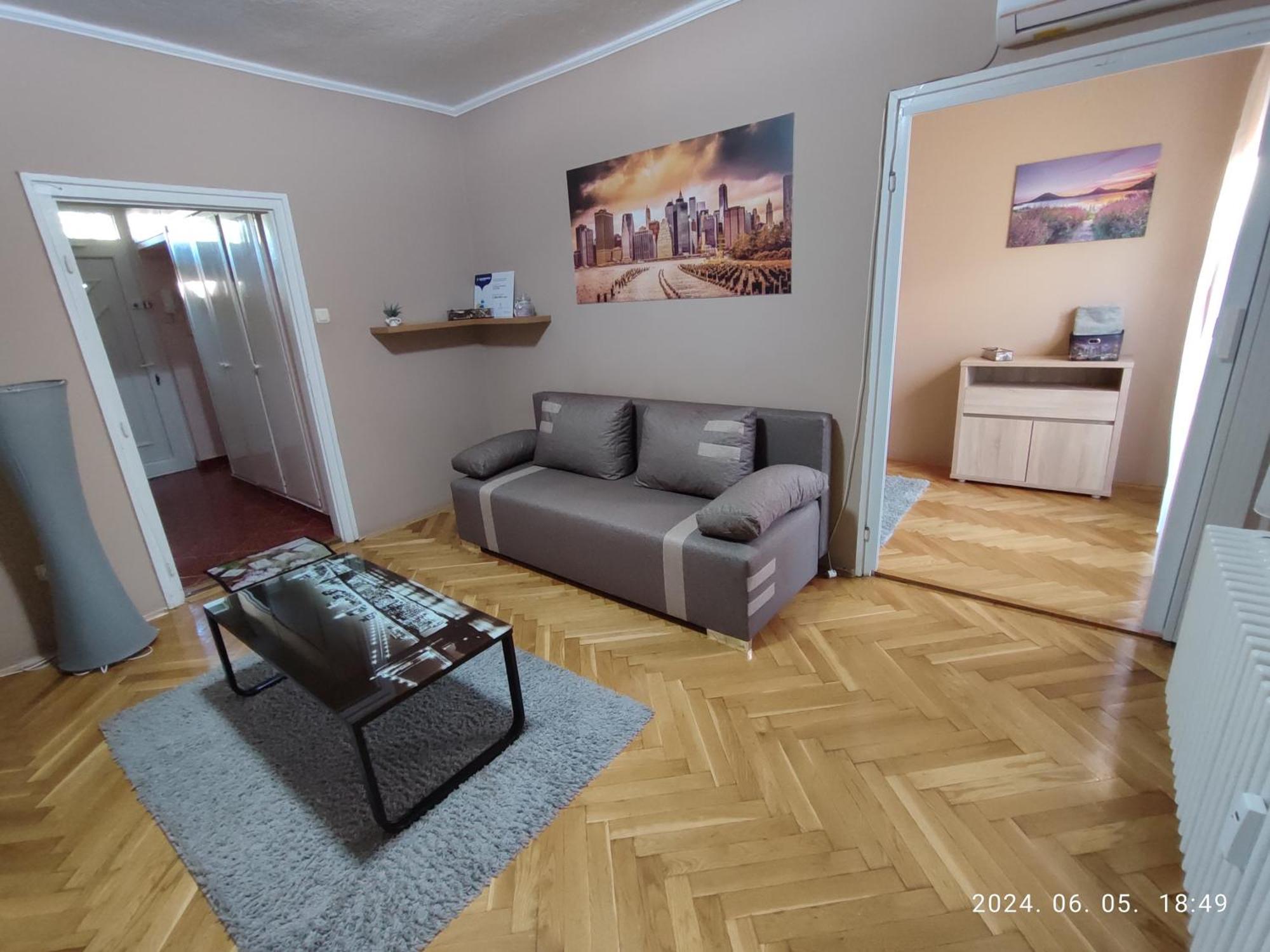 Startpont Apartman เปตช์ ภายนอก รูปภาพ