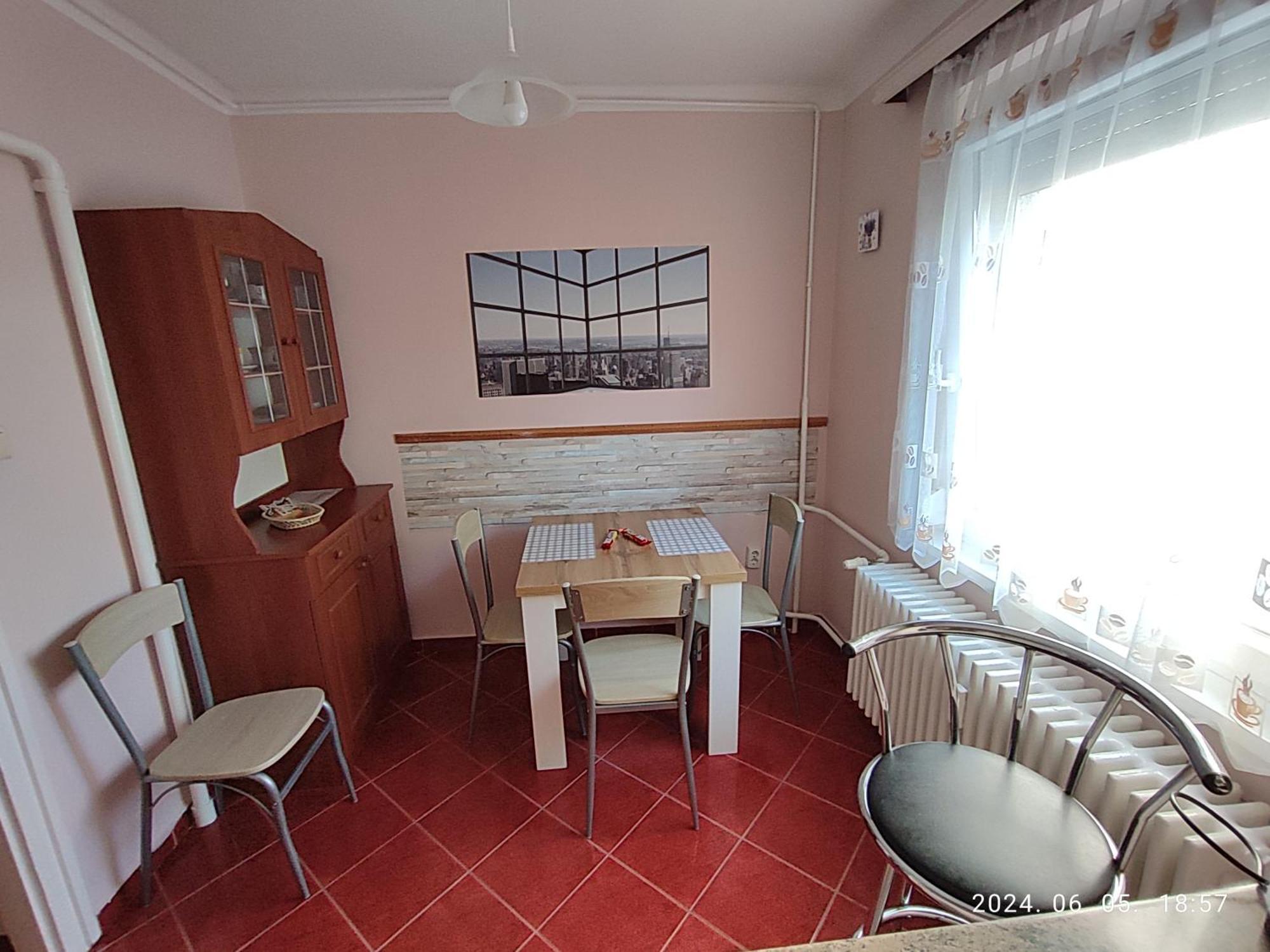 Startpont Apartman เปตช์ ภายนอก รูปภาพ